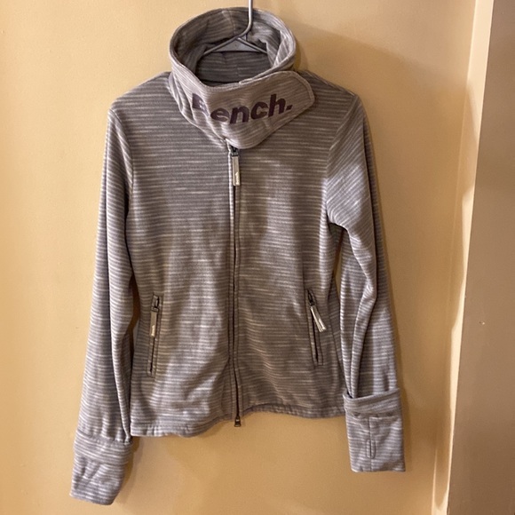 Bench Tops - Bench grey & white zippered sweater with adjustable large collar size me…
